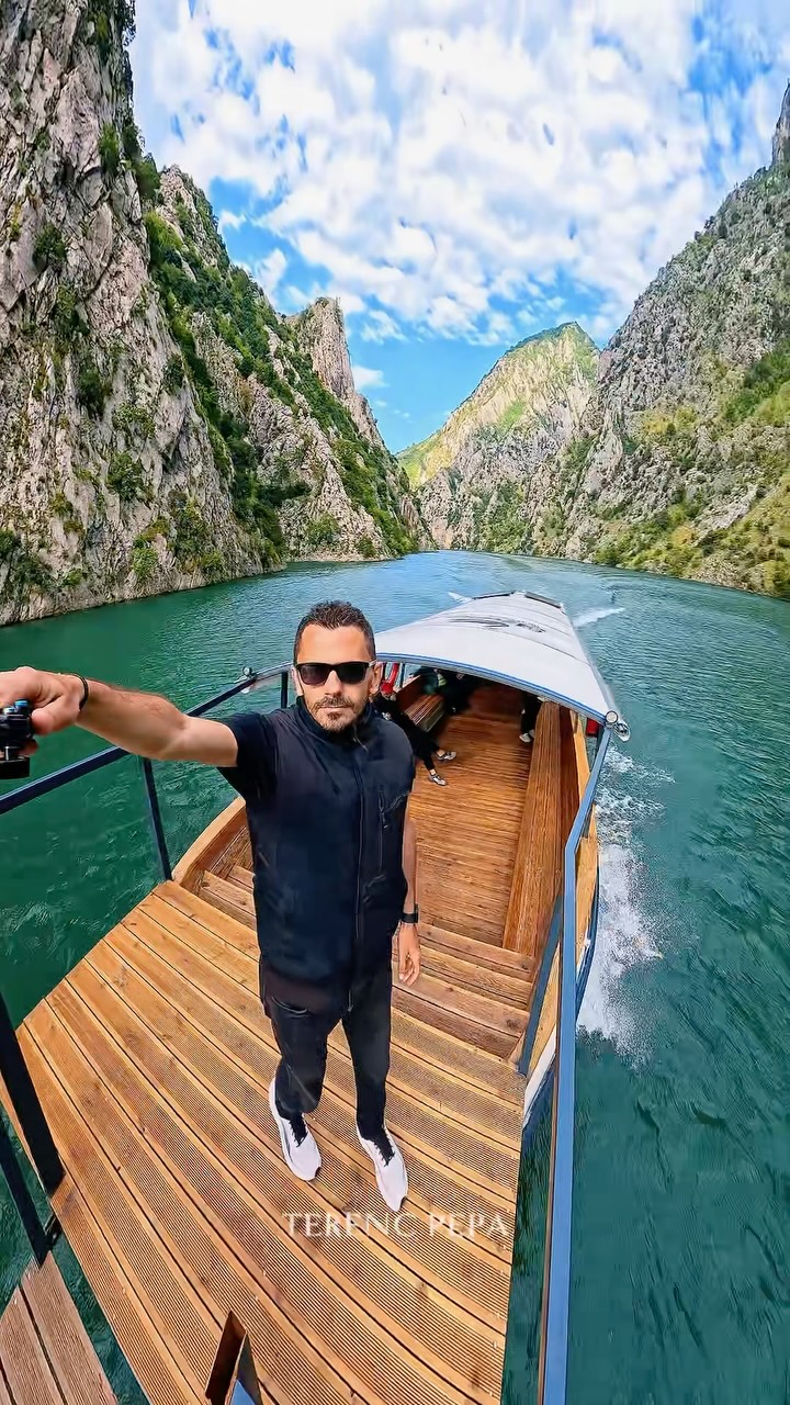Vau i Dejes Lake